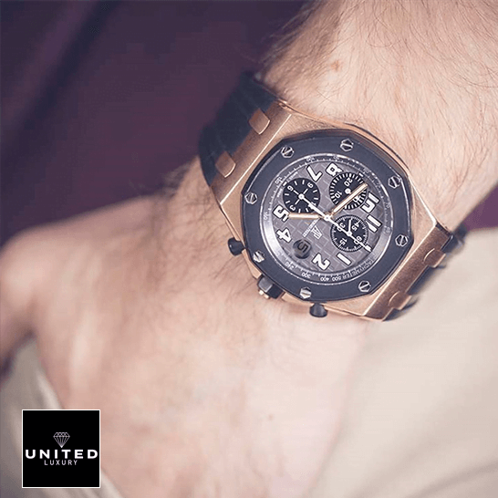 AP Royal Oak Offshore Super Clone 25940OK.OO.D002CA.01 United Luxury Shop Deluxe Replica Edition audemars piguet royal oak o ffshore 25940OK.OO .D002CA.01 replica wrist Audemars Piguet Royal Oak Siyah Kadran 25940OK.OO_.D002CA.01 Erkek bileğinde replika