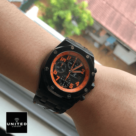 Audemars Piguet Royal Oak Offshore 26200SN.OO.D101CR.01 "Volcano" Detailed Replica audemars piguet royal oak offshore 26200SN.OO .D101CR.01 replica hand Audemars Piguet Royal Oak Orange Dial Replica on the man wrist