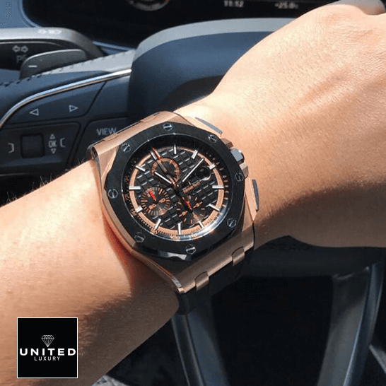 Audemars Piguet Royal Oak Offshore 26208ST.OO.D305CR.01 "Novelty" Authentic Copy 1:1 audemarspiguet royaloakoffshore 26401RO.OO .A002CA.02 hand 1 Audemars Piguet Black Bezel Replica on the steering wheel on a man's wrist