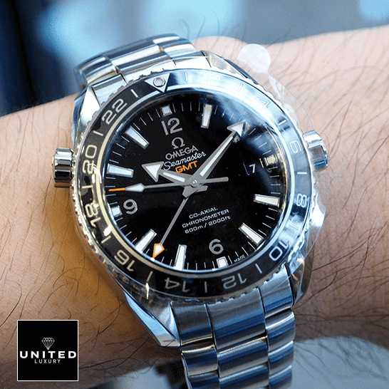 Omega Seamaster Planet Ocean Co-Axial 232.30.44.22.01.001 "Deep Black" Deluxe Replica Edition omega seamasterplanetocean 232.30.44.22.01.001 replica wrist Omega Seamaster Gmt Black Dial Stainless Steel Replica on the wrist
