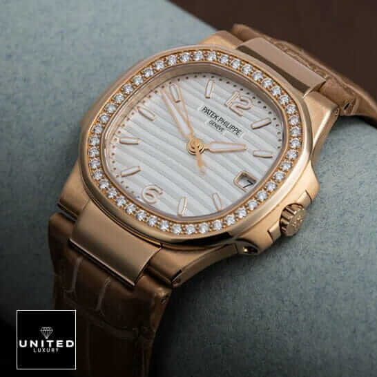 Patek Philippe Nautilus 7010R-011 "Silver Dial" High Fidelity Replica patek 7010r 011 replica 2 Patek Philippe Geneve White Dial Diamond Bezel Rose Gold Case Replica