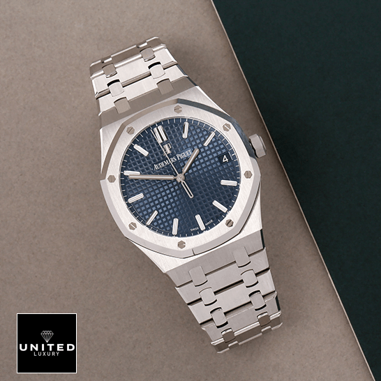 Audemars Piguet Royal Oak 15500ST "Blue Dial" Perfect Duplicate Edition audemars piguet royal oak15500ST.OO .1220ST.01 replica front Audemars Piguet Royal Oak 565.NX_.7170.LR Blue Dial Replica on the grey