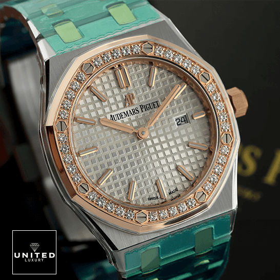 Audemars Piguet Royal Oak Ladies 67651SR.ZZ.1261SR.01 "Diamond Bezel" Super Clone Edition audemars piguet royal oak quartz ladies right 1 Audemars Piguet Diamond Bezel White Dial Replica on the ap box