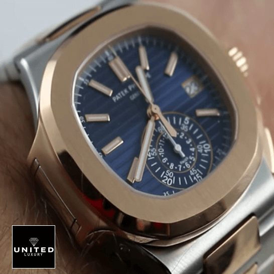 Patek Philippe Nautilus 5980/1AR-001 "Two-Tone" Perfect Super Clone Patek Philippe Nautilus Blue Dial Gold Bezel Replica on the man wrist