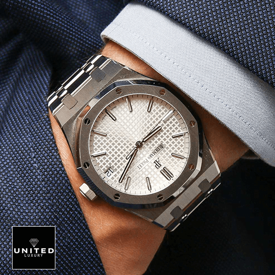 Audemars Piguet Royal Oak 15500ST.OO.1220ST.03 "Blue Dial" Premium Replica 1:1 audemars piguet royal oak 15500ST.OO .1220ST.04 replica hand audemars-piguet-royal-oak-15500ST.OO_.1220ST.04-replica-hand