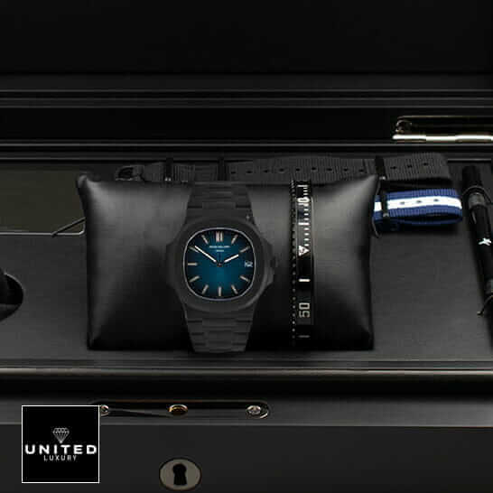 Patek Philippe Nautilus 5711/1A-010 "Black Dial" High-End Replica 1:1 nautilus 5711 black replica 3 Patek Philippe Geneve 5711 Blue Dial Black Case Replica in the box