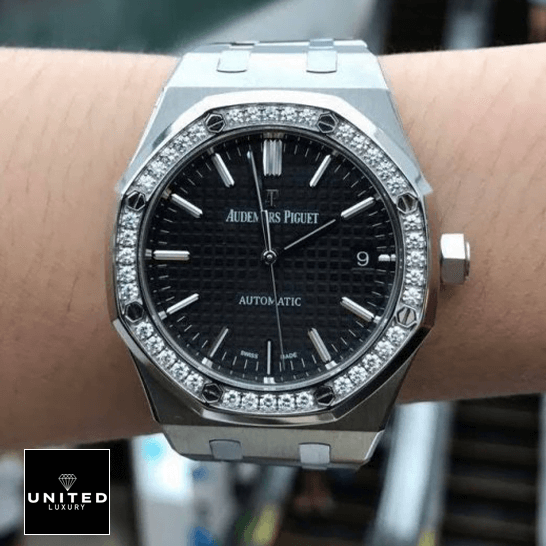 Audemars Piguet Royal Oak 15451ST "Diamond Bezel Silver Dial" Ultra Fine Replica audemars piguet royal oak selfwinding 15451ST ZZ 1256ST 01 A hand 1 AP Royal Oak Black Dial Diamond Bezel Stainless Steel Replica on the wrist