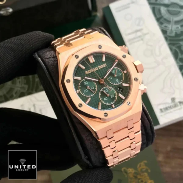 Audemars Piguet Royal Oak Offshore 26240OR.OO.1320OR.04 Masterpiece Clone ap rose gold green dial on the man hand 600x600 1 Audemars Piguet Royal Oak Offshore 26240OR.OO.1320OR.04 Masterpiece Clone ap rose gold green dial on the man hand 600x600 1